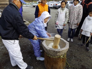 神付ふるさと村　餅つき大会